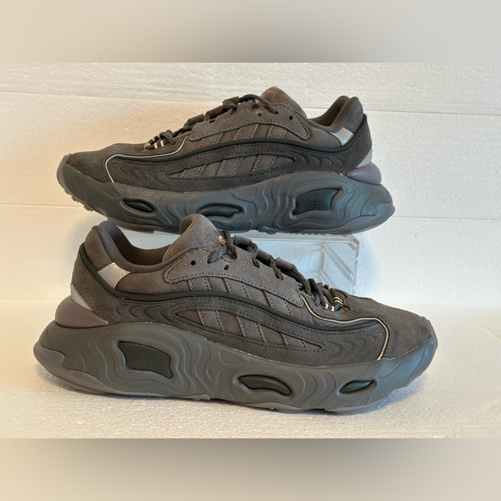 Adidas Oznova Triple Grey Dark
Grey Suede Men's Running Shoes
Size 10 GW9398
